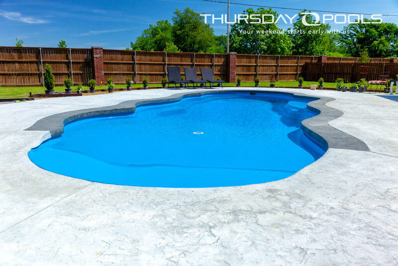 Thursday Pools Sandal Beach Entry with gray border around pool